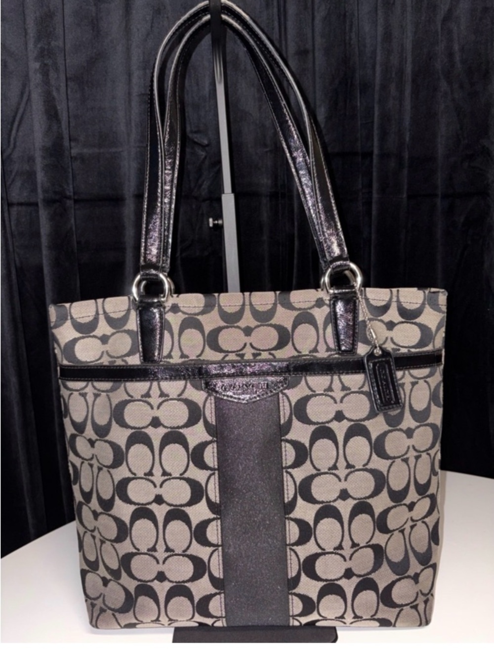 Coach Signature
Canvas Tote - Black Patent
Leather Trim